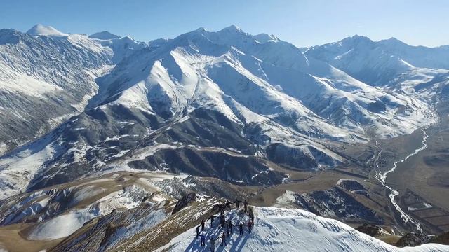 Поздравление с 8 марта на вершине горы смотреть онлайн