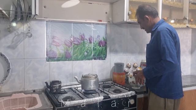 Saeed's generous father helping Maryam and her children from the severe winter cold смотреть онлайн