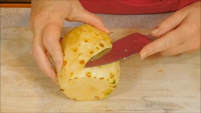How to Cut Pineapple Properly - Peel a Pineapple Quick Tip Tuesday E2 смотреть онлайн