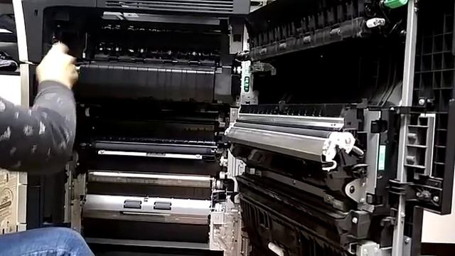 Как снять ленту переноса изображения в Konica Minolta C224 смотреть онлайн