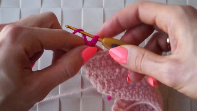 Обвязка края "рачий шаг" из столбиков с накидом" / Reverse double crochet смотреть онлайн