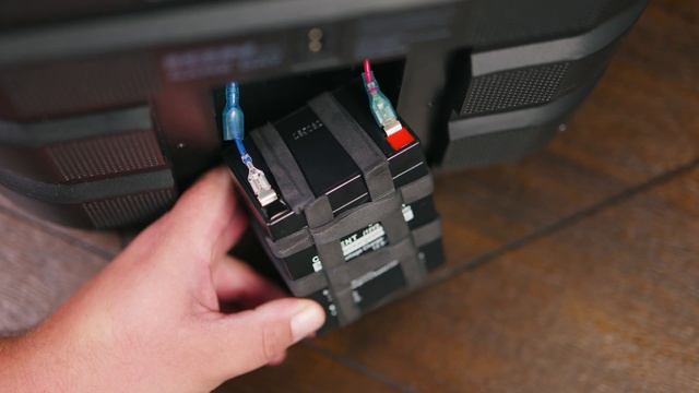 How To Replace Install Speaker Battery Easy Simple ION смотреть онлайн