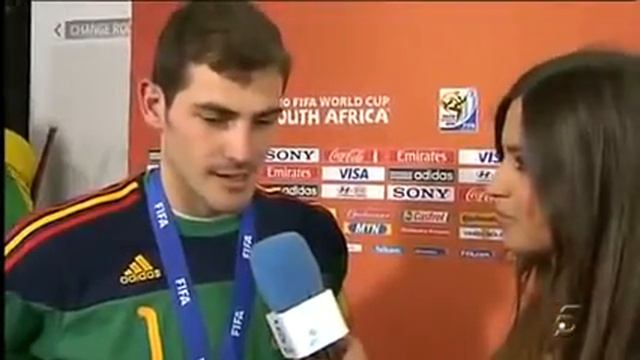 Касильяс целует взасос репортершу смотреть онлайн