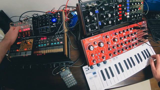 2021.02.14 Behringer Model D + Neutron + Volca session смотреть онлайн