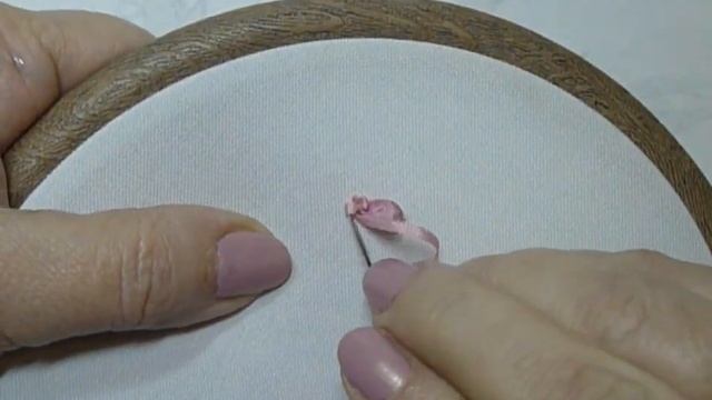 Вышивка "Солнечные нарциссы" / Ribbon embroidery "Sunny daffodils" смотреть онлайн