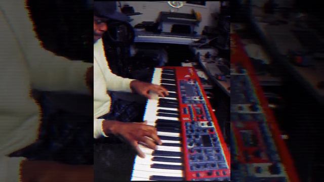 Just me and my Nord stage 3. смотреть онлайн
