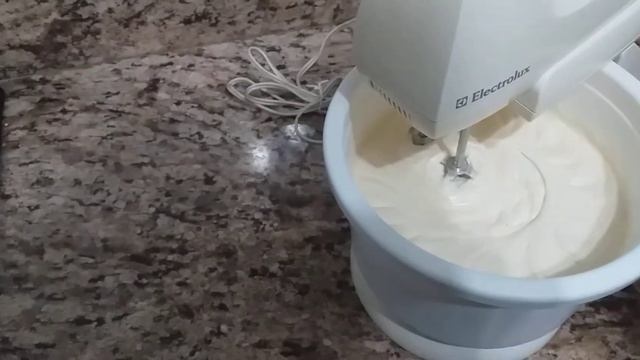 Batedeira ELECTROLUX SFM 689 150w anos 90 смотреть онлайн