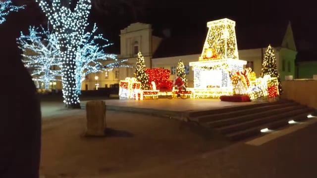 Световые рождественские инсталляции в Варшаве смотреть онлайн