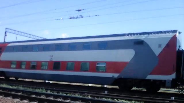Эп20-045 с двухэтажным поездом 104 Адлер Москва смотреть онлайн