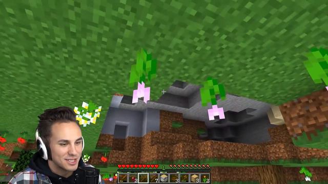 We FLIPPED Minecraft UPSIDE DOWN... Then Worked To Fix It! смотреть онлайн