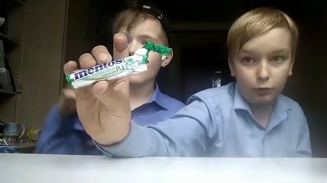 ОБЗОР РАЗНЫХ ЖЕВАТЕЛЬНЫХ РЕЗИНОК | ЗАПАХ БЕНЗИНА У ECLIPSE!!! смотреть онлайн