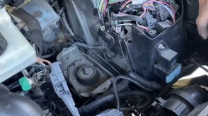 Peugeot 3008 снять площадку аккумулятора и вакуумный усилитель тормозов