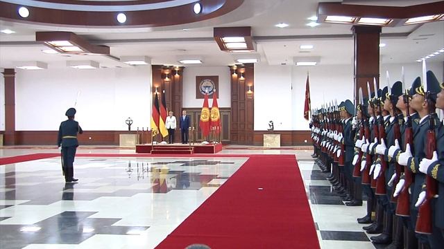 В Кыргызстан с официальным визитом прибыла канцлер Германии Ангела Меркель смотреть онлайн