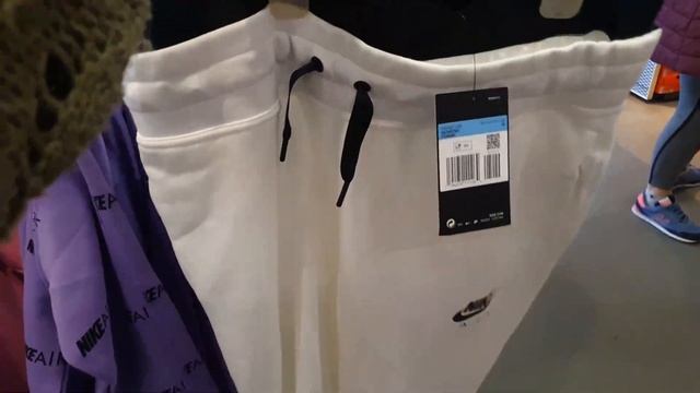 VLOG: COMPRAS NA ITÁLIA | DIA DE OUTLET, TUDO BARATO (OUTLET FRANCIACORTA) & ESTRADAS NA ITÁLIA