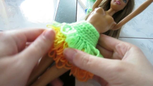 Как связать костюм для Барби с бахромой. DIY Crochet for Barbie смотреть онлайн