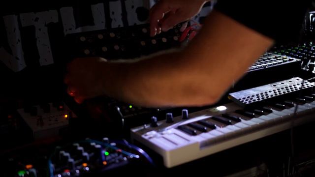 nthirteen: 'We don´t know when we die' ambient live performance смотреть онлайн
