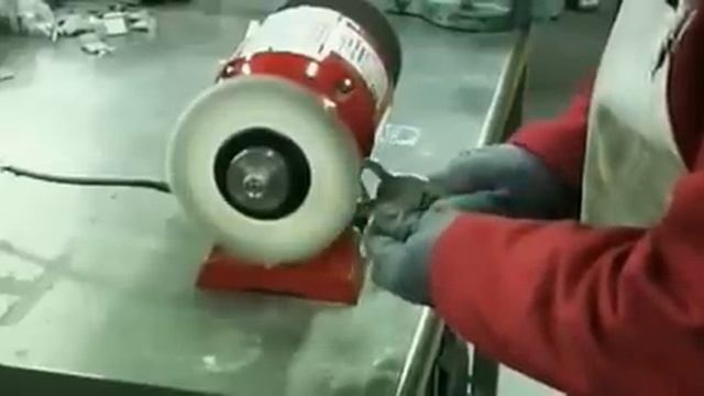 3M Deburring Solutions - 3M Scotch-Brite Bristle Brush & Deburring Wheel