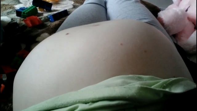 Ребенок Толкается в Животе!) смотреть онлайн