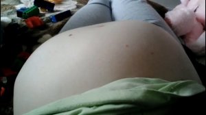 Ребенок Толкается в Животе!)