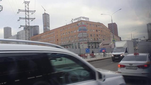 Там, где не проходит ни один маршрут - едем на электробусе по Сеславинской улице смотреть онлайн