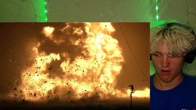 Lamborghini vs Измельчитель - 15 МИНУТ ЭКШЕНА? (РЕАКЦИЯ на MrBeast.) смотреть онлайн