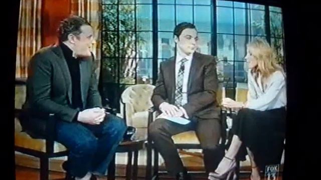 Jim Parsons on Live! with Kelly - Inteview with Isaac Mizrahi 01-03-12 LQ смотреть онлайн