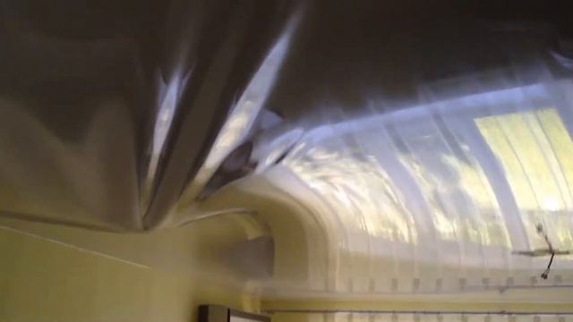 Как удалить сморщенные пятна на глянцевом натяжном потолке от протечки кровли. смотреть онлайн