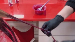 Модное окрашивание волос для девочки. Безопасно окрашиваем прямым красителем в малиновый цвет.