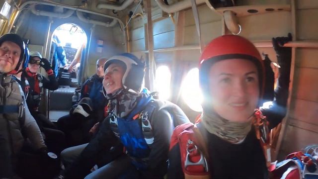 ПРЫЖОК С ПАРАШЮТОМ - СЛОМАННАЯ РУКА. смотреть онлайн