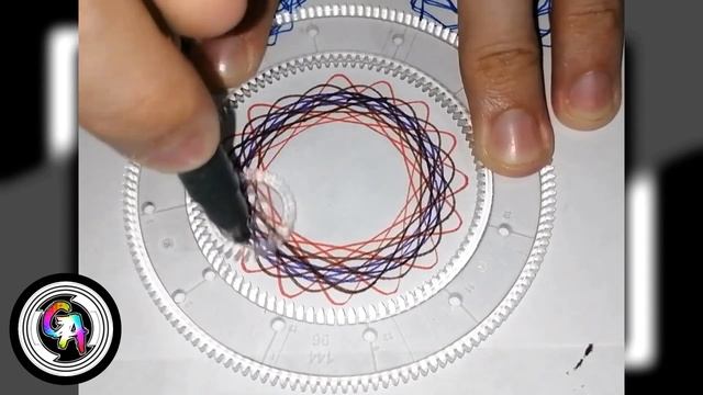DRAWING an interesting hypotrochoid with a spirograph. (VIDEO 46). смотреть онлайн