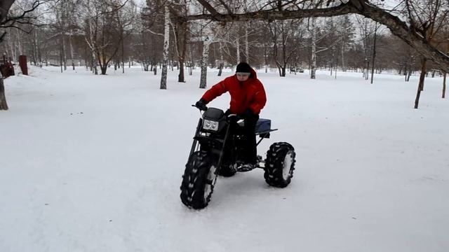 Пред новогодняя покатушка на полноприводном трицикле Васюган смотреть онлайн