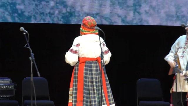 Ансамбль Рождество. Коробочка. А по улице метелица метёт. Уж ты, бабочка, бабеночка моя. смотреть онлайн