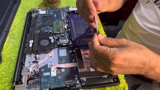 Cómo abrir Dell Latitude 3500 y cambiarle memoria RAM y almacenamiento? смотреть онлайн