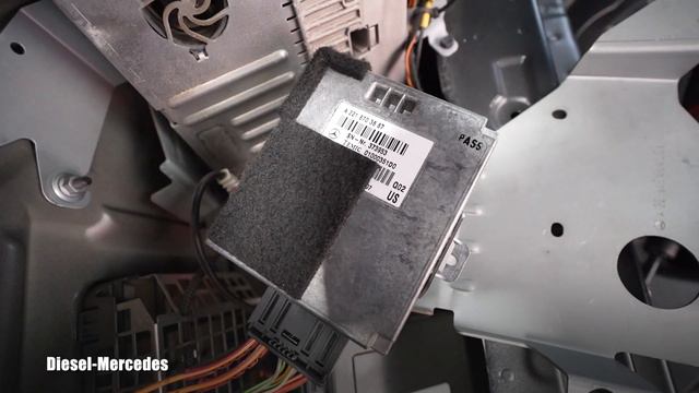 Mercedes S550 COMAND System Rebooting Looping Radio CD Navigation смотреть онлайн