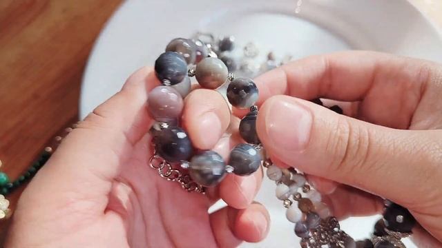 В последний раз про злых людей, обзоры комплектов украшений из агата Ботсвана и малахита смотреть онлайн