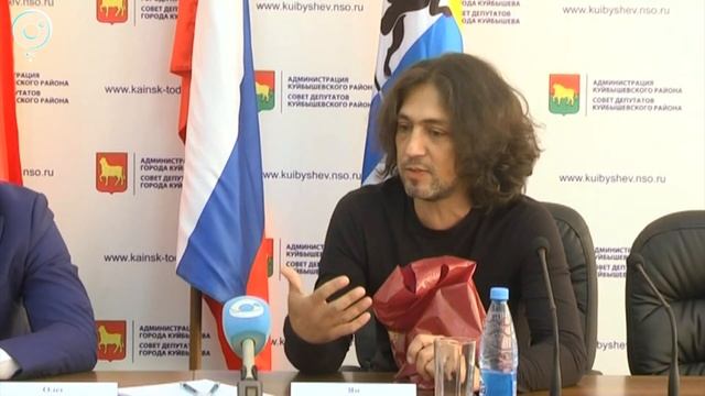 Американский виолончелист, вокалист и композитор Ян Максин дал единственный концерт в Куйбышеве смотреть онлайн