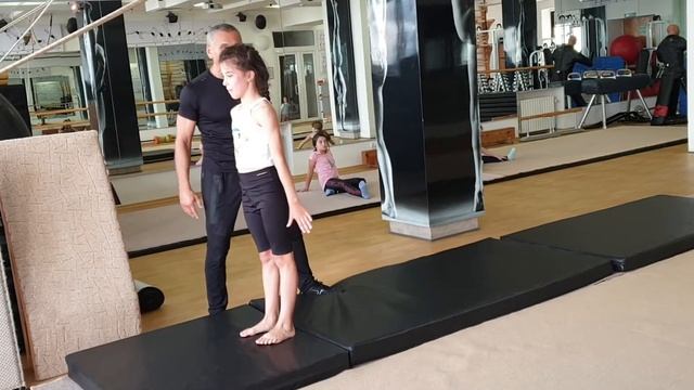 Варя, первый раз пробуем темповое сальто + фляк. смотреть онлайн