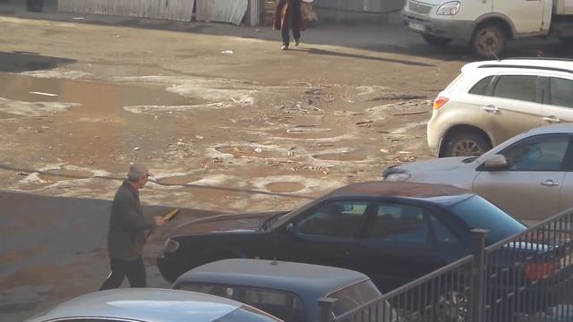 Нано мойка :) Мужик моет машину смотреть онлайн