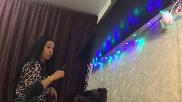 Что будет если ПЕРЕРЕЗАТЬ ГОРЯЩУЮ ГИРЛЯНДУ