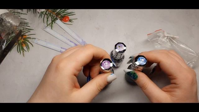 Год то новый, а распаковка старая, купила подставку, гель лаки кисти и расходники