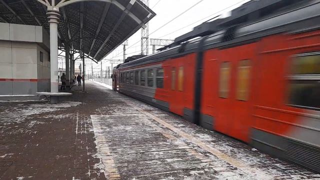 Электропоезд ЭД4М-0481 "РЭКС" №7127 "Раменское-Москва(Казанский-Вокзал)". смотреть онлайн