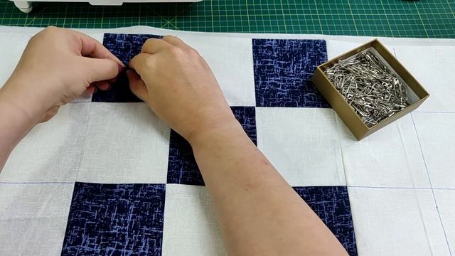 Christmas gift idea to sew! 9 Patch Quilt tutorial   Part 2 of 3   Construction and Quilting