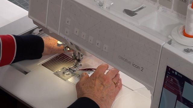 New Pfaff Icon 2 Sewing & Embroidery Machine Top Of The Line