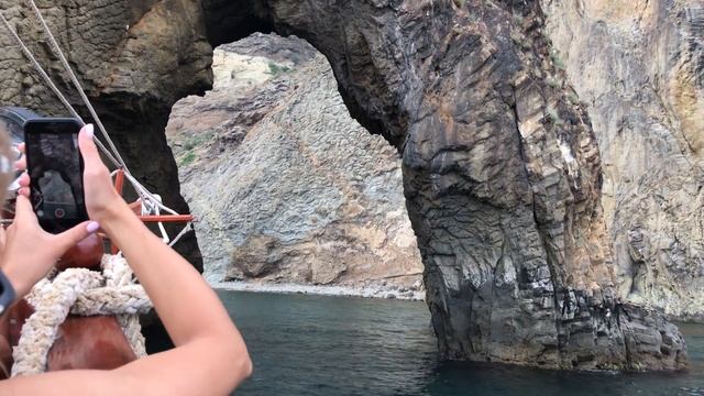 Коктебель проплываем через Золотые Ворота КараДаг смотреть онлайн