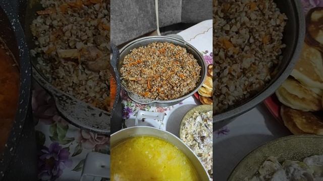 Наготовила-зеленый Борщ,суп с фрикадельками плов гречневый,грибы со сметаной и оладьи. смотреть онлайн