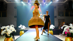ФАБЕРЖЕ FASHION SHOW OF YOUNG GIRLS MODELS  . ДЕФИЛЕ ЮНЫХ ДЕВУШЕК МОДЕЛЕЙ / 1000планет