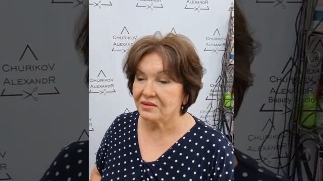 Удлинённая стрижка на слегка волнистые волосы .Укладка минимальная ,выполнена по форме .#стрижки смотреть онлайн