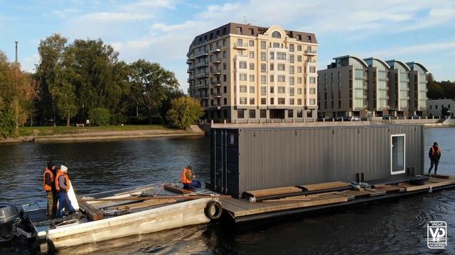 Буксировка модульного здания на понтоне по реке Карповка, СПб ~ Компания YP Group смотреть онлайн