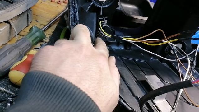 Mercedes-Benz ML W163 замена рефлекторной оптики на линзованую + установил Bi-Led смотреть онлайн