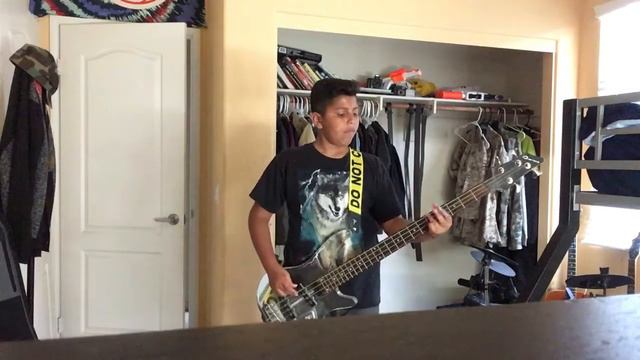 Having fun with my bass guitar 🎸 смотреть онлайн
